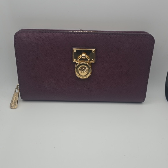 Michael Kors Handbags - Michael Kors Plum Lock Hamilton Wallet W/ Gold Hardware (VERY GOOD)✨️💜✨️